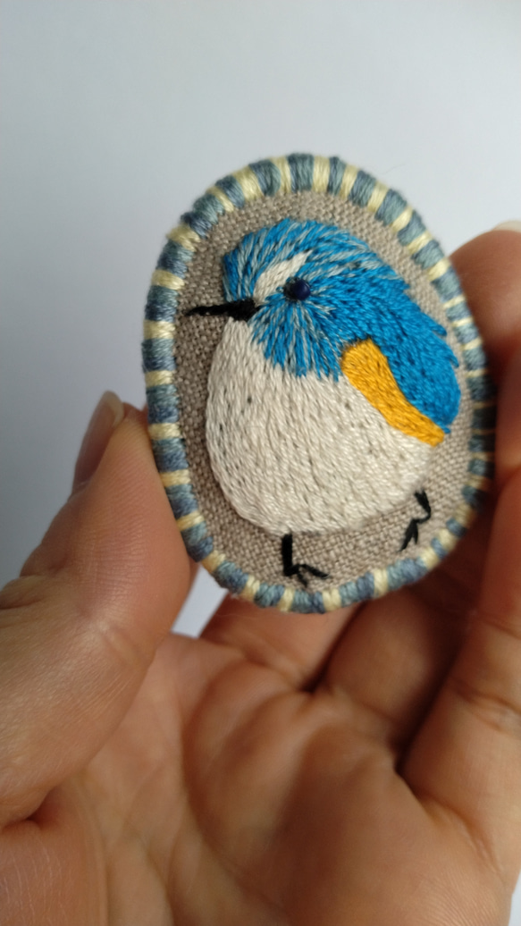 小鳥の刺繍ブローチ 3枚目の画像