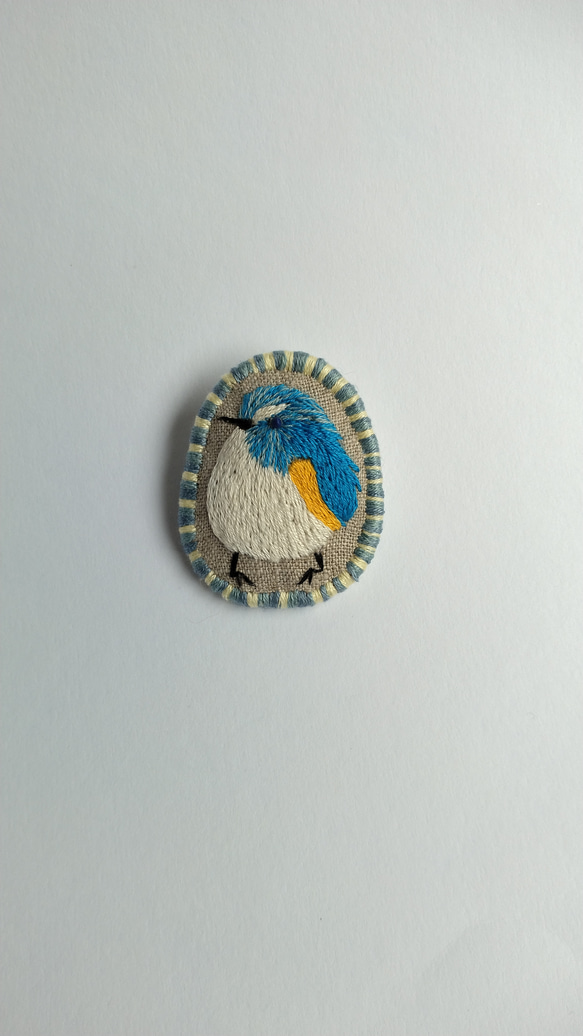 小鳥の刺繍ブローチ 2枚目の画像