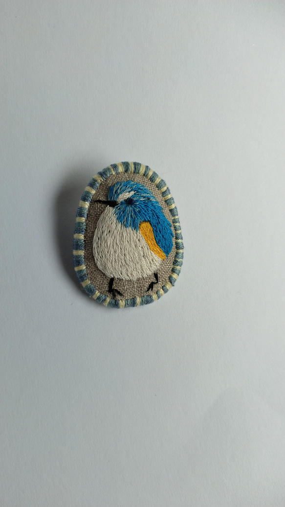 小鳥の刺繍ブローチ 6枚目の画像