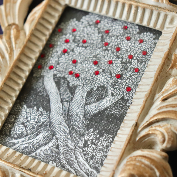 ミニ原画【一点物】「クロガネモチの木」アンティーク風なペン画のインテリアアート　木の絵画　ビーズ　 5枚目の画像