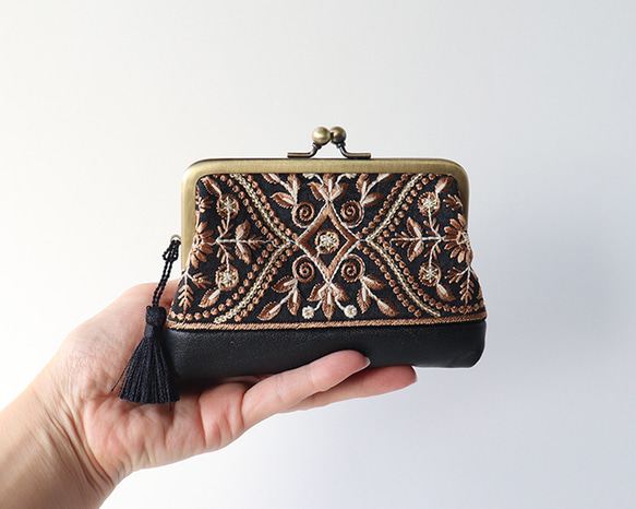 親子がま口財布・小物入れ　indian embroideryと牛革レザー　BLACK 1枚目の画像