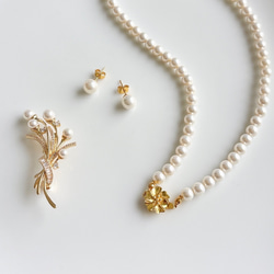 《再販》貝パール　ジルコニアブーケブローチ（ゴールド） /pearl-068（フォーマル、フラワー、花） 4枚目の画像