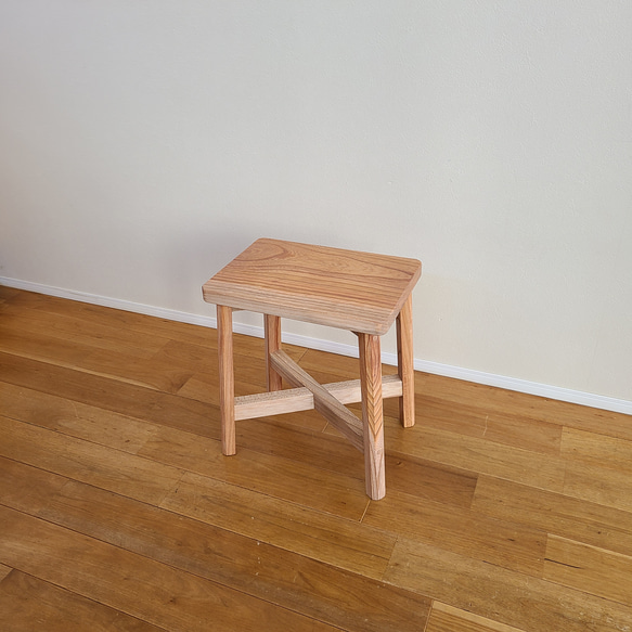 【ワケありな逸品】けやき一枚板スツール　椅子　サイドテーブル　花台　欅　無垢　自然　ナチュラル　天然 3枚目の画像