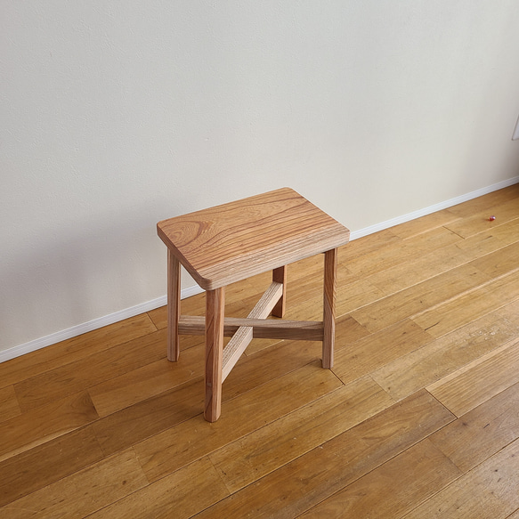 【ワケありな逸品】けやき一枚板スツール　椅子　サイドテーブル　花台　欅　無垢　自然　ナチュラル　天然 1枚目の画像