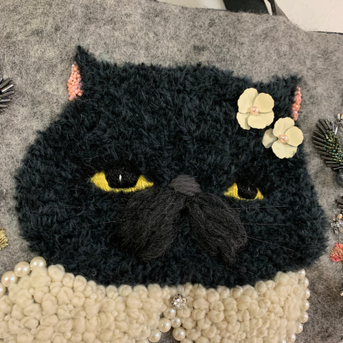 ビーズと黒猫さん刺繍 羊毛フェルト生地のバッグ ハンドバッグ はな 