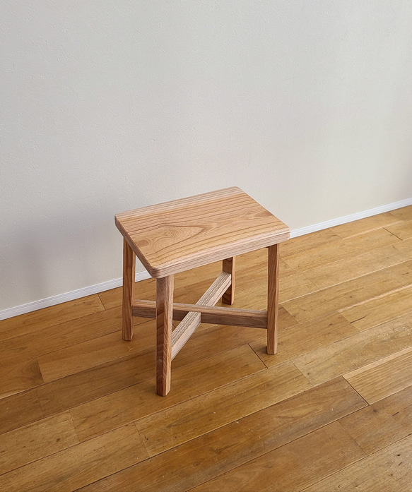 けやき一枚板スツール　椅子　サイドテーブル　花台　欅　無垢　自然　ナチュラル　天然 2枚目の画像