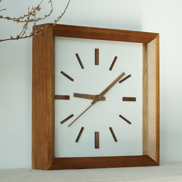 掛け時計・置き時計兼用 – 静かなクオーツ連続秒針と洗練されたデザイン 桜木細工 モダン 2枚目の画像