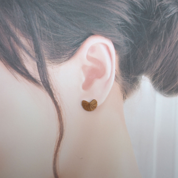ピアス / イヤリング　petal　木材：トチ　受注制作（制作期間3日～） 2枚目の画像
