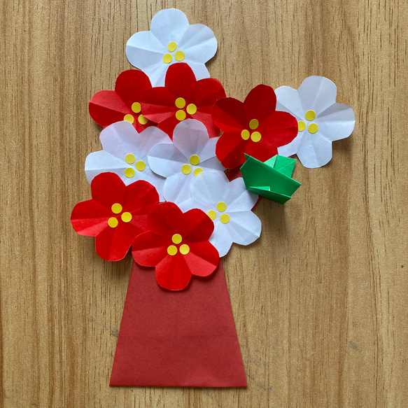 折り紙 梅 梅の木　紅白　梅の花　壁面飾り 施設 病院 保育園 2枚目の画像
