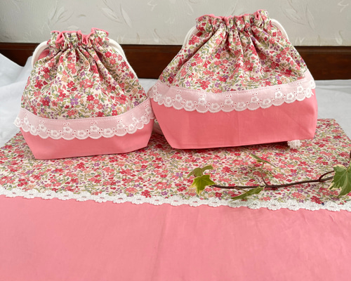お弁当袋3点セット(ローズピンクレース付き花柄)コップ袋、お弁当袋