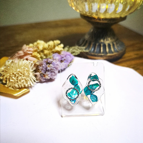 ymrHandmade/Original Pierce　レジン素材/天然シェルピアス 1枚目の画像