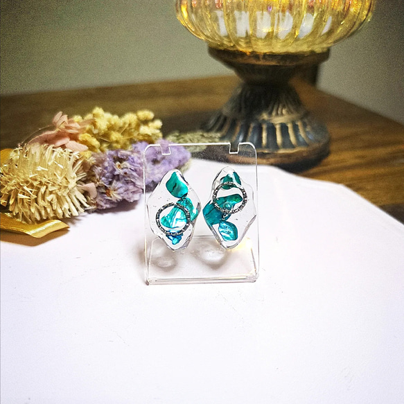 ymrHandmade/Original Pierce　レジン素材/天然シェルピアス 3枚目の画像