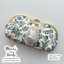 残少⭐️3点売れました⭐️ おしゃれな リバティ 猫 と お花畑 の ハート がま口 コスメ メガネ ポーチ 3枚目の画像