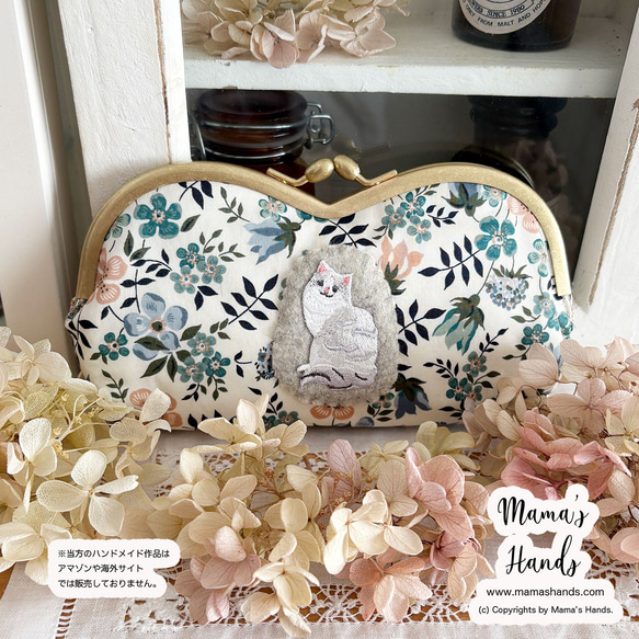 残少⭐️3点売れました⭐️ おしゃれな リバティ 猫 と お花畑 の ハート がま口 コスメ メガネ ポーチ 4枚目の画像
