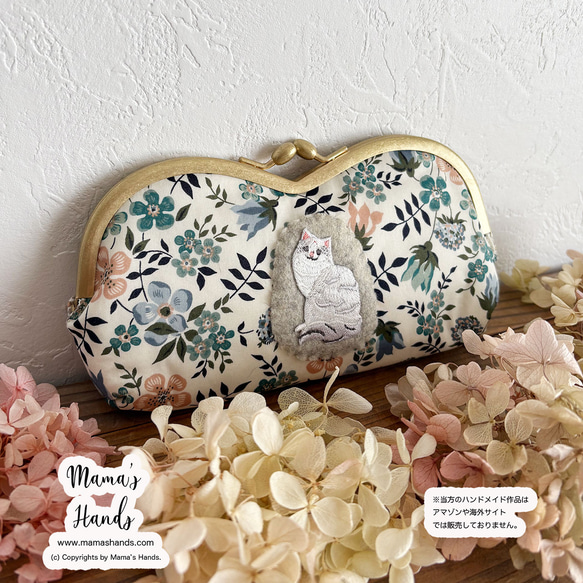 残少⭐️3点売れました⭐️ おしゃれな リバティ 猫 と お花畑 の ハート がま口 コスメ メガネ ポーチ 6枚目の画像