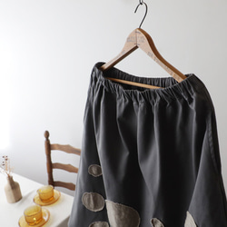 ⁑再入荷　冬sale　ラスト１　コットンチノ生地　ギャザー　スカート　ぐるぐる刺繍　花模様パッチワーク　グレーK15 11枚目の画像