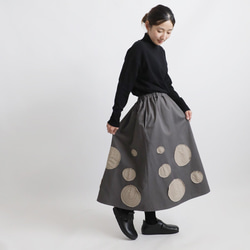 ⁑再入荷　冬sale　ラスト１　コットンチノ生地　ギャザー　スカート　ぐるぐる刺繍　花模様パッチワーク　グレーK15 9枚目の画像