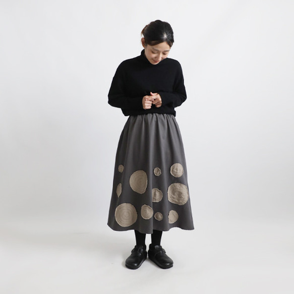 ⁑再入荷　冬sale　ラスト１　コットンチノ生地　ギャザー　スカート　ぐるぐる刺繍　花模様パッチワーク　グレーK15 10枚目の画像