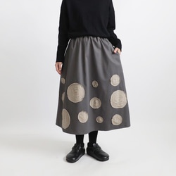 ⁑再入荷　冬sale　ラスト１　コットンチノ生地　ギャザー　スカート　ぐるぐる刺繍　花模様パッチワーク　グレーK15 8枚目の画像