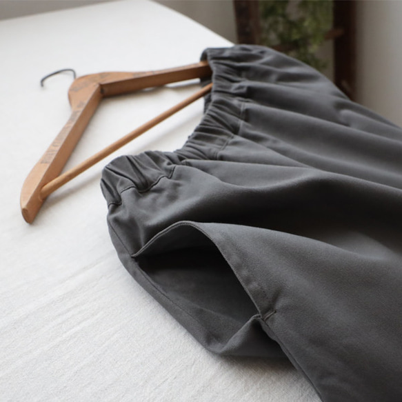 ⁑再入荷　冬sale　ラスト１　コットンチノ生地　ギャザー　スカート　ぐるぐる刺繍　花模様パッチワーク　グレーK15 12枚目の画像