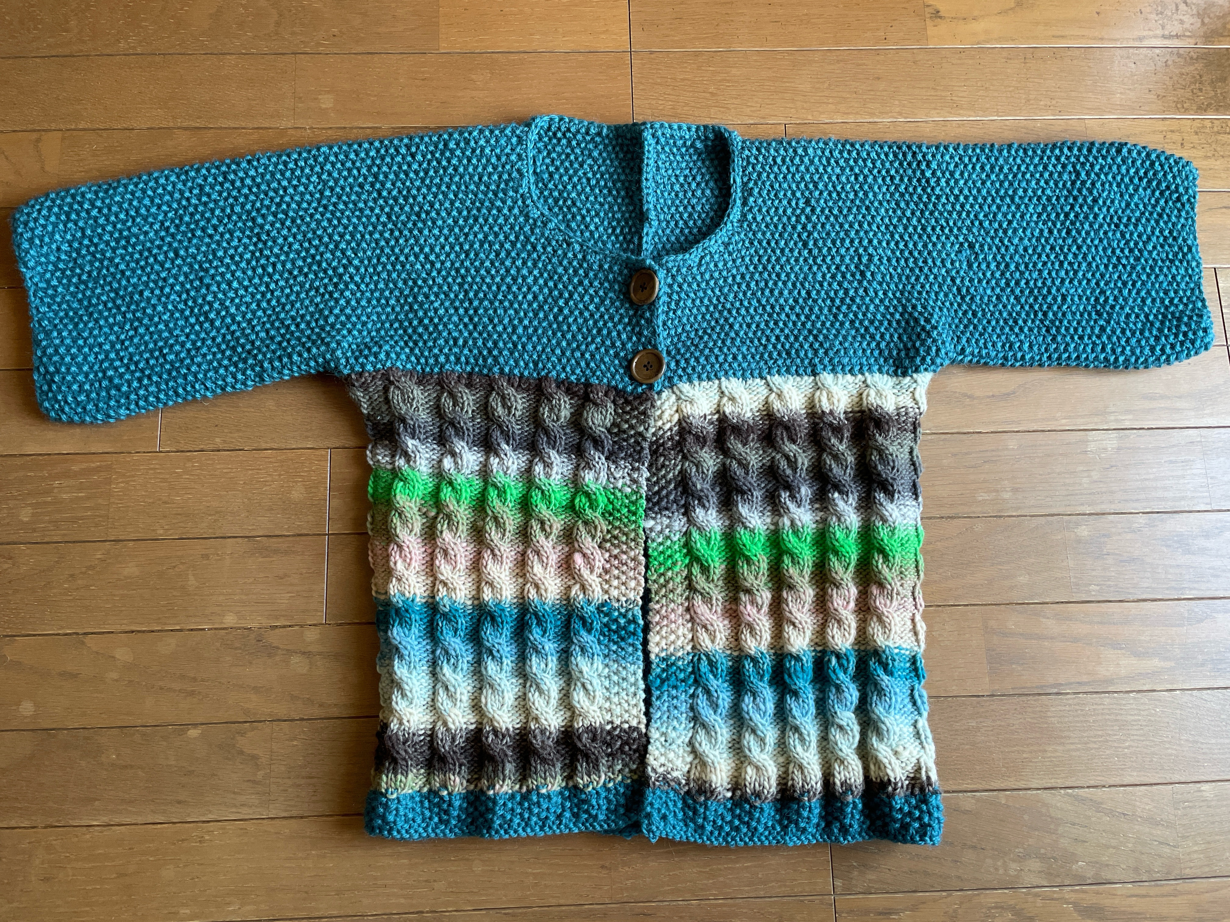 手編みケーブル模様のジャケット