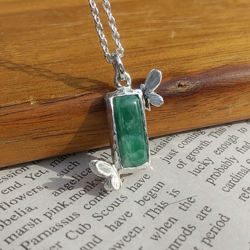 双子の蝶々銀細工~糸魚川翡翠の銀ネックレス/純銀×silver950 ネックレス・ペンダント Porte silver works 通販|Creema(クリーマ) 17145171 双子の蝶々銀細工~糸魚川翡翠の銀ネックレス/純銀×silver950 ネックレス・ペンダント Porte silver works 通販|Creema(クリーマ) 17145171