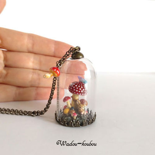 新作 キノコの森ですやすや眠るうさぎ ネックレス ネックレス