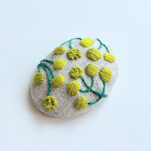 ミモザの刺繍ブローチ【Botanical】 5枚目の画像