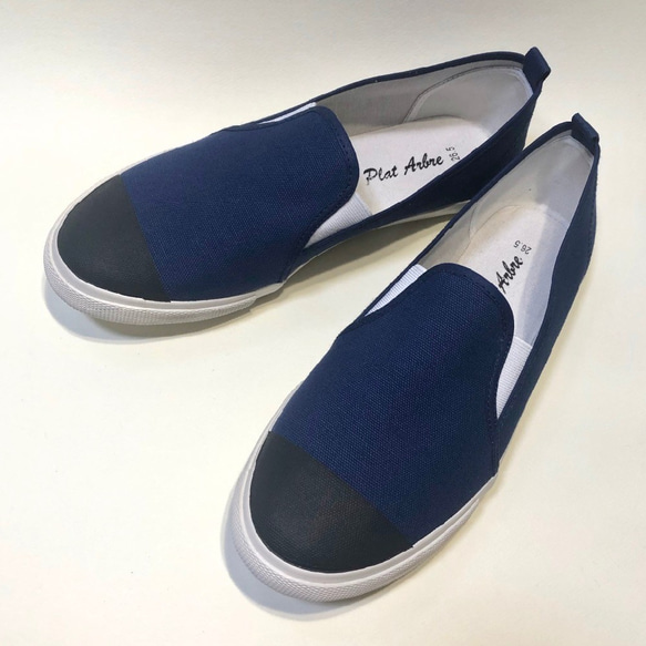 ◆商品減價1,000日圓・26.5cm◆ 輕量套穿鞋（海軍藍×橡膠黑） 第1張的照片