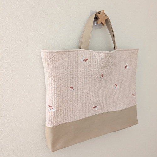 希少になる 送料無料】さくらんぼ刺繍のくすみカラーヌビ レッスンバッグ 学習用品
