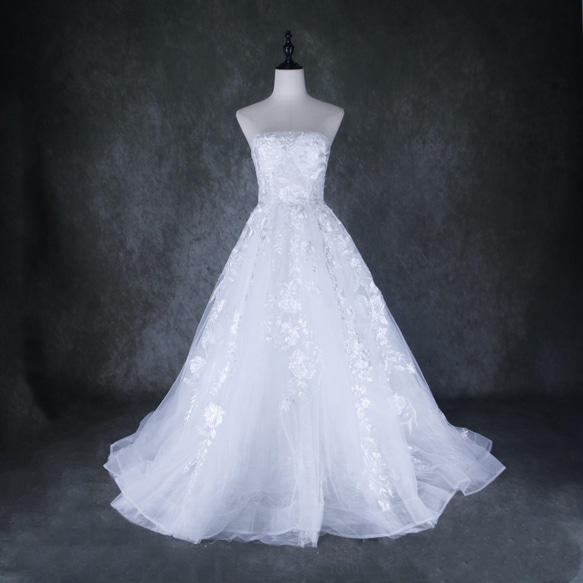 ウェディングドレス 贅沢な総レース  ベアトップ Aライン ソフトチュール スレンダーライン 花嫁/ウェディングドレス 1枚目の画像