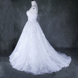 ウェディングドレス 贅沢な総レース  ベアトップ Aライン ソフトチュール スレンダーライン 花嫁/ウェディングドレス 4枚目の画像