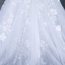 ウェディングドレス 贅沢な総レース  ベアトップ Aライン ソフトチュール スレンダーライン 花嫁/ウェディングドレス 9枚目の画像