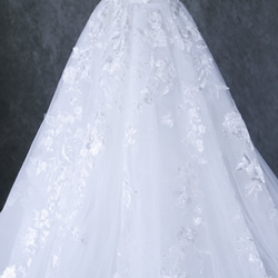 ウェディングドレス 贅沢な総レース  ベアトップ Aライン ソフトチュール スレンダーライン 花嫁/ウェディングドレス 5枚目の画像