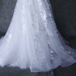 ウェディングドレス 贅沢な総レース  ベアトップ Aライン ソフトチュール スレンダーライン 花嫁/ウェディングドレス 3枚目の画像