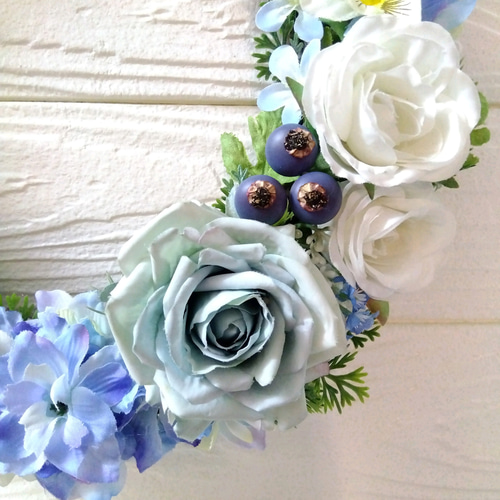 大きめ バラ と デルフィニウム のブルーホワイト リース プリンセス  