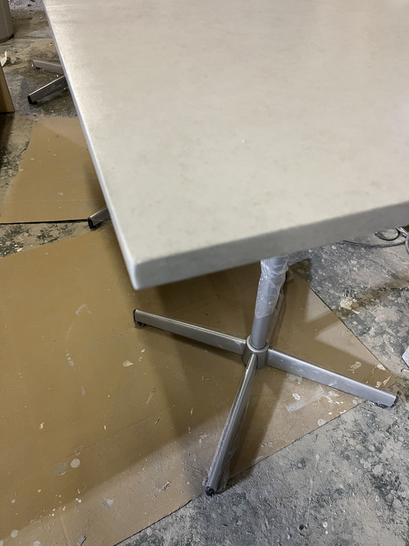カフェテーブル　テーブル　石っぽいテーブル　まとめ買いの方送料は別途相談可。 3枚目の画像