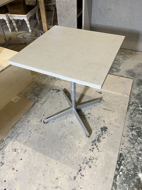 カフェテーブル　テーブル　石っぽいテーブル　まとめ買いの方送料は別途相談可。 6枚目の画像