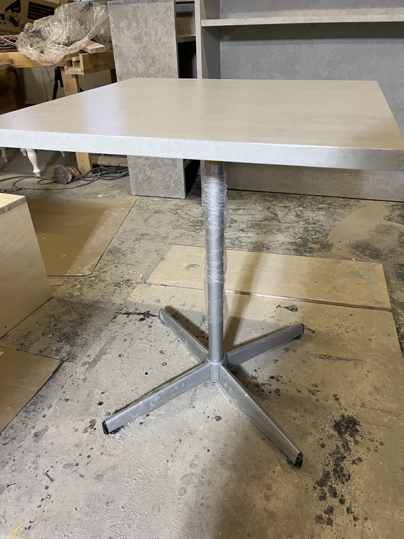 カフェテーブル　テーブル　石っぽいテーブル　まとめ買いの方送料は別途相談可。 1枚目の画像