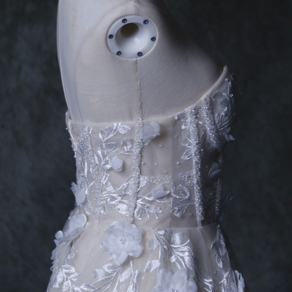 豪華！ ウェディングドレス 3D立体レース刺繍 花モチーフ  ベージュ ビーズ キラキラチュール 4枚目の画像