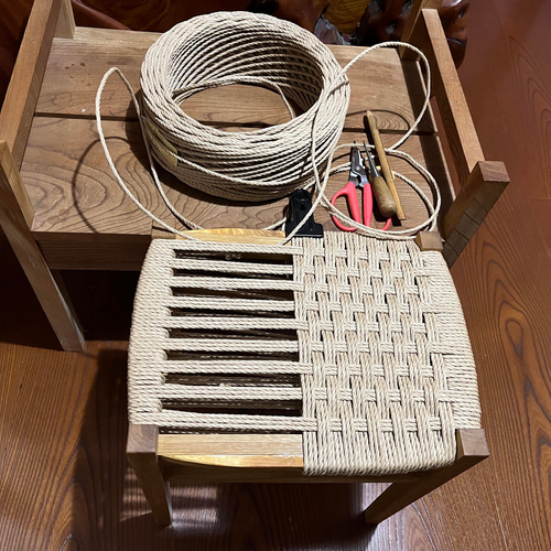 無垢材の枠にペーパーコード座の幅広スツール(かのこ編み 無垢材の枠にペーパーコード座の幅広スツール(かのこ編み