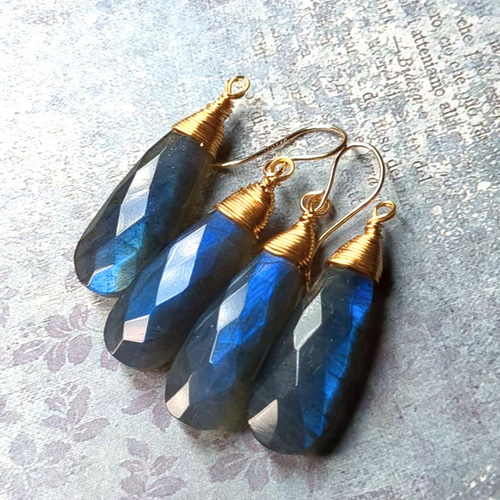 幻想的な極上シラー 上質 ブルーラブラドライト25mm大きなロングペア