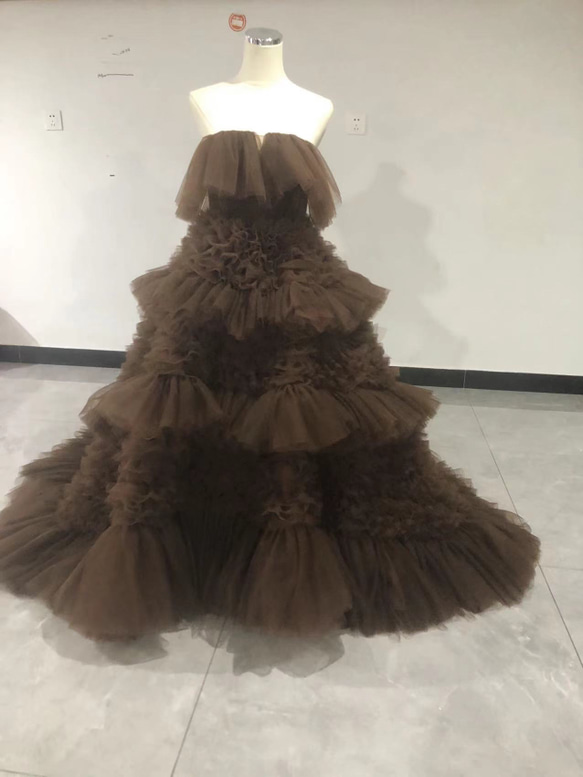 豪華！パーティードレス コーヒーの色 柔らかく重ねたチュールスカート  