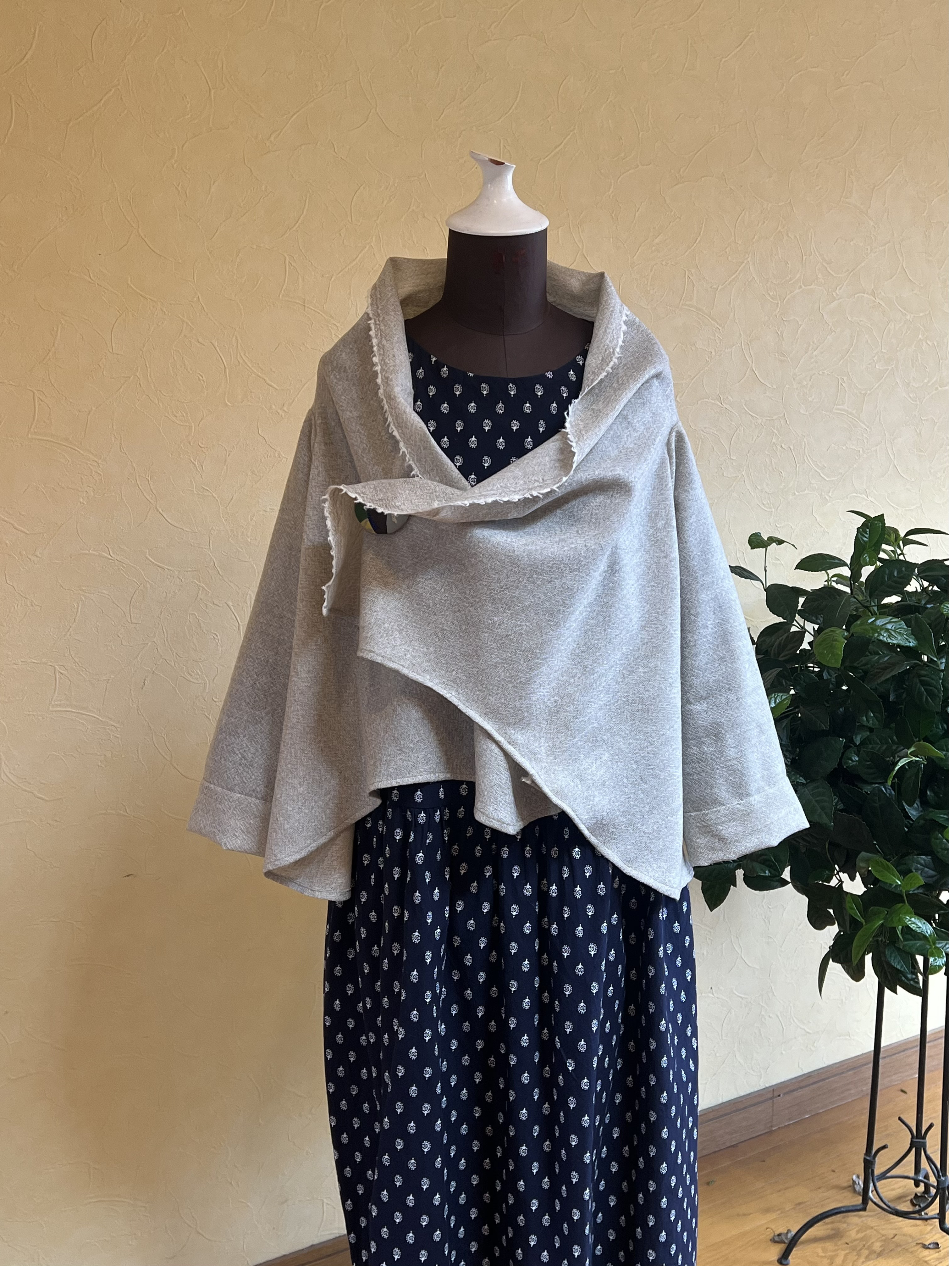 ✂ウールガーゼのカーディガン（ケープ）　ライトベージュ