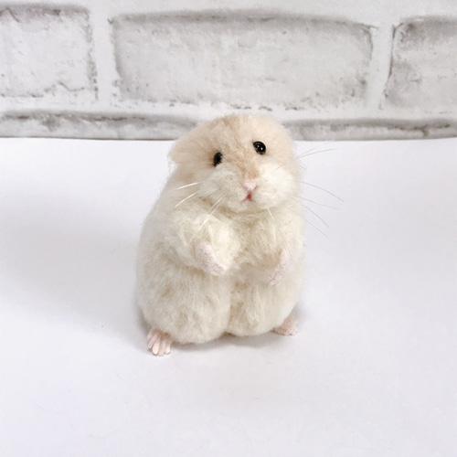 小首をかしげるプディングハムスター 羊毛フェルトマスコット 羊毛