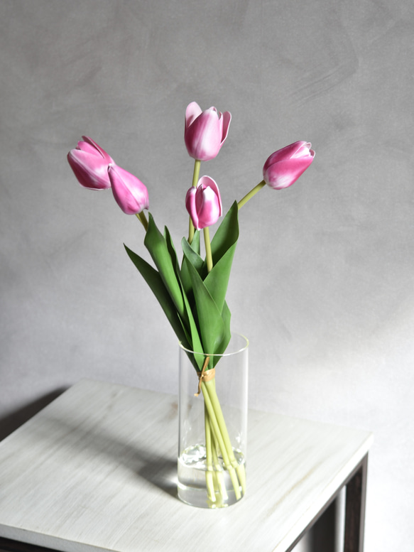 咲き続けるチューリップ(ピンクパープル)40ｃｍ　マジカルウォーター　癒しのフラワーインテリア 2枚目の画像