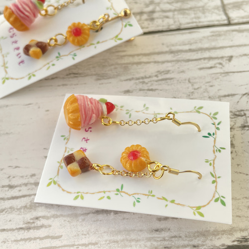 受注生産》いちごモンブランとクッキーイヤリング／ピアス♡フェイク