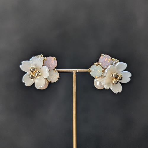 宝石質 ペリドットとピンクカルセドニー、オパールのピアス