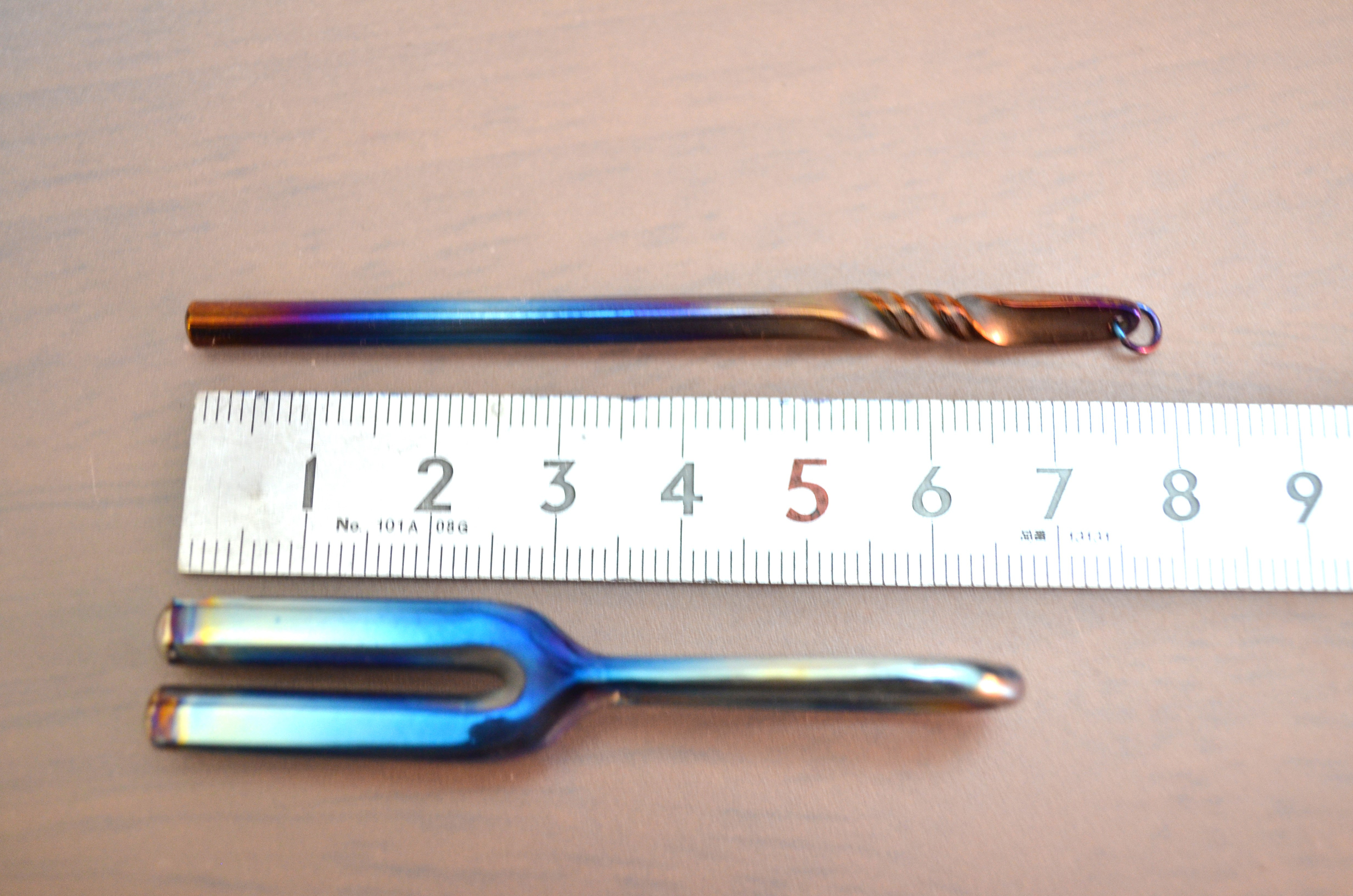 Titanium Tuning fork pendant・チタンの音叉4096Hz・空色