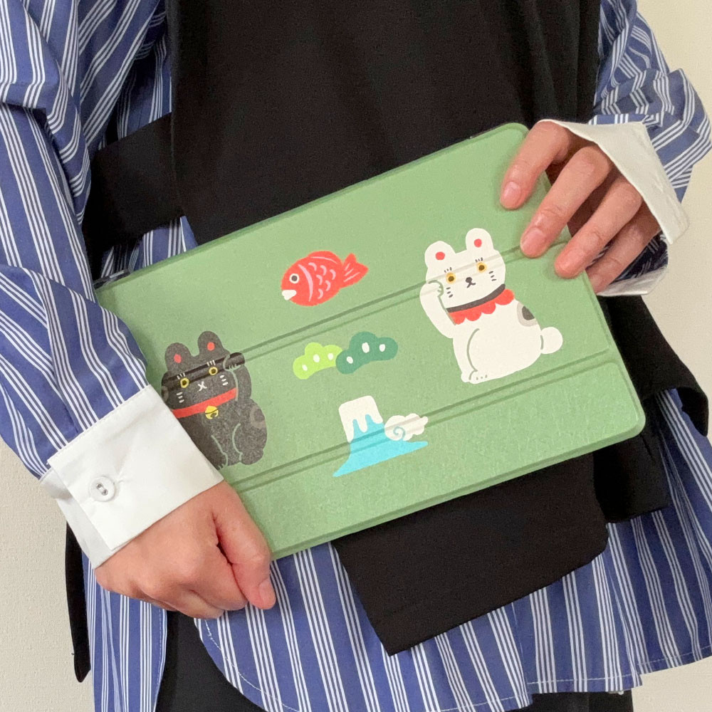 手帳型iPadケース【シロクロ招き猫】三折りスタンド機能付プラケース 
